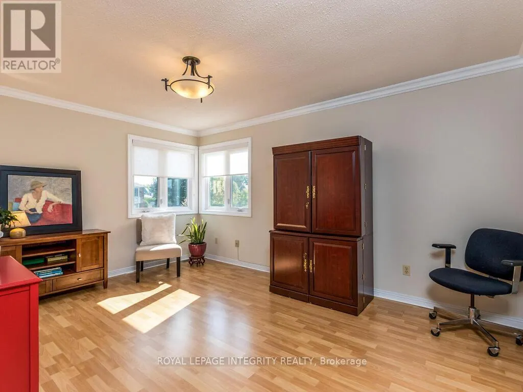 17 ARBUCKLE CRESCENT