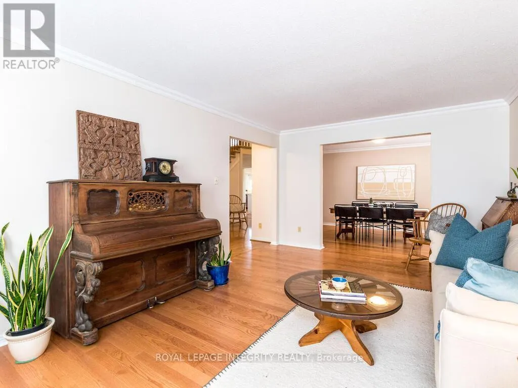 17 ARBUCKLE CRESCENT