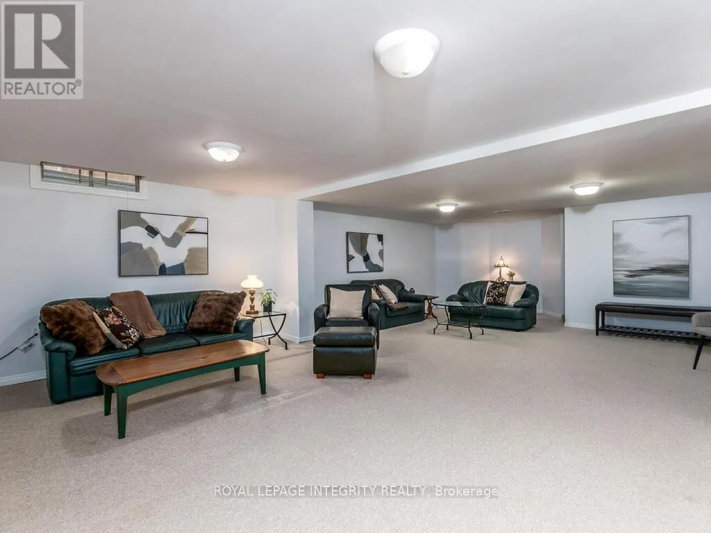 17 ARBUCKLE CRESCENT