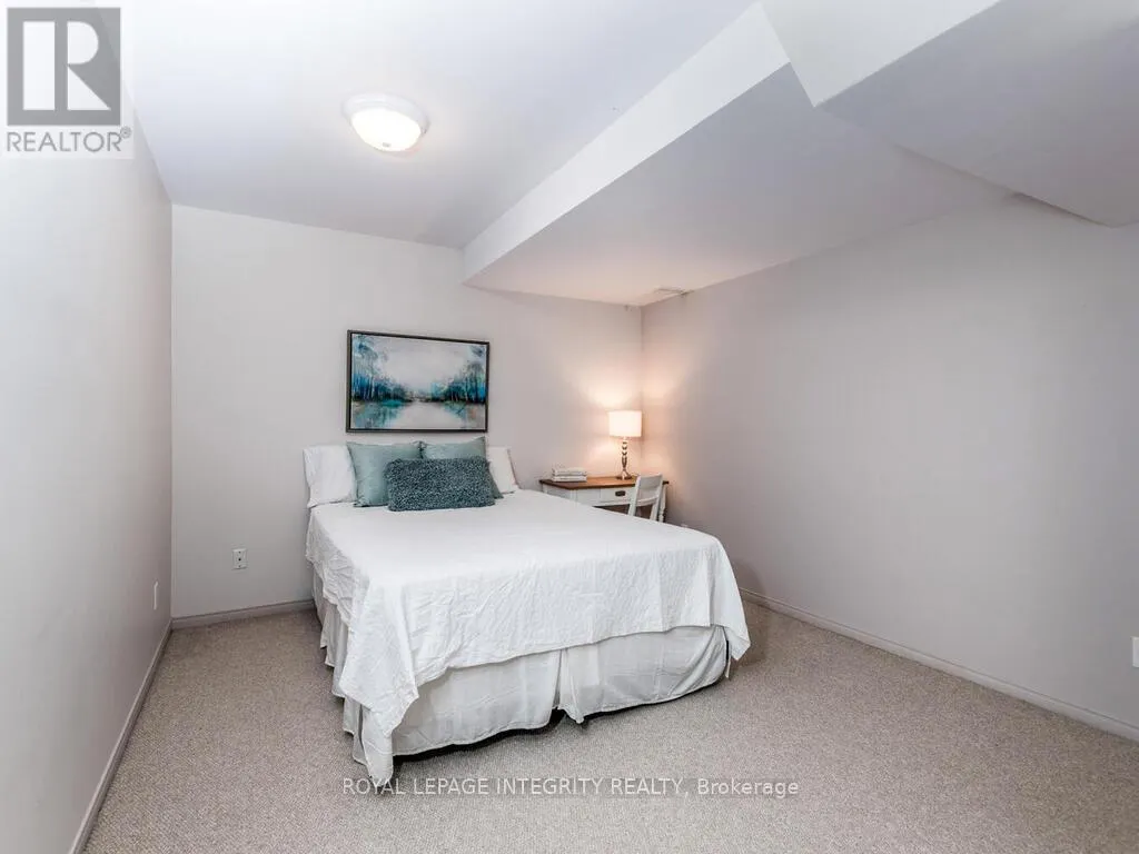 17 ARBUCKLE CRESCENT