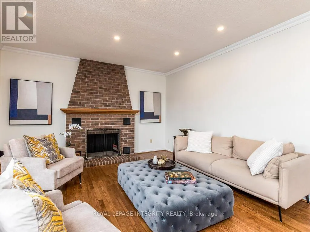17 ARBUCKLE CRESCENT