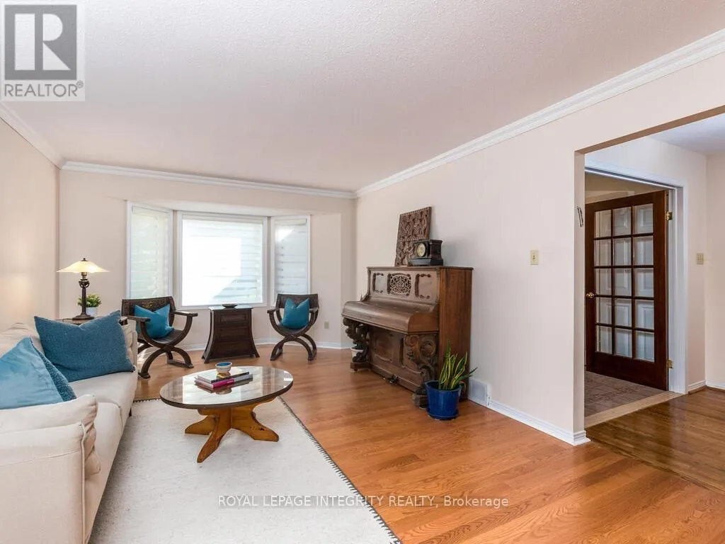 17 ARBUCKLE CRESCENT