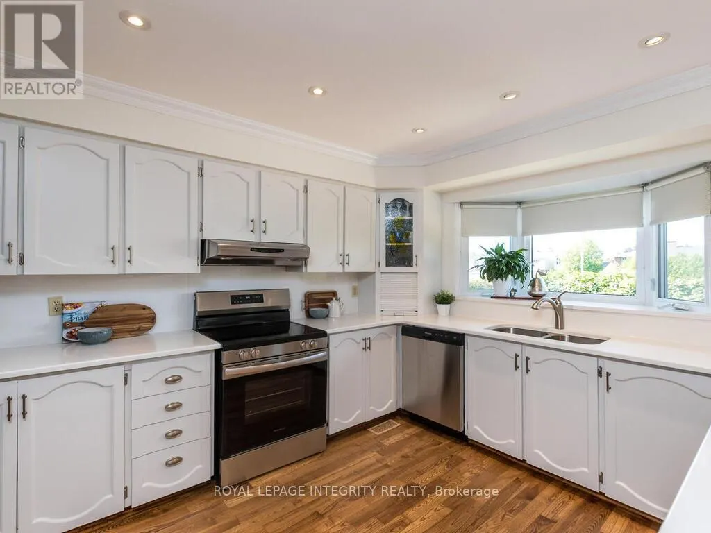 17 ARBUCKLE CRESCENT