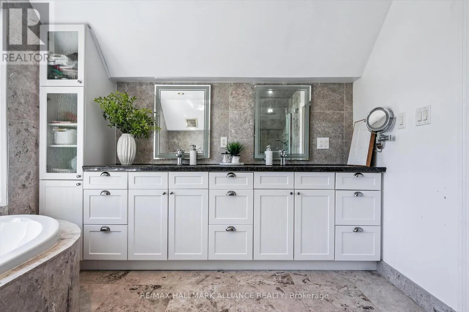 6 COACHMAN CRESCENT
