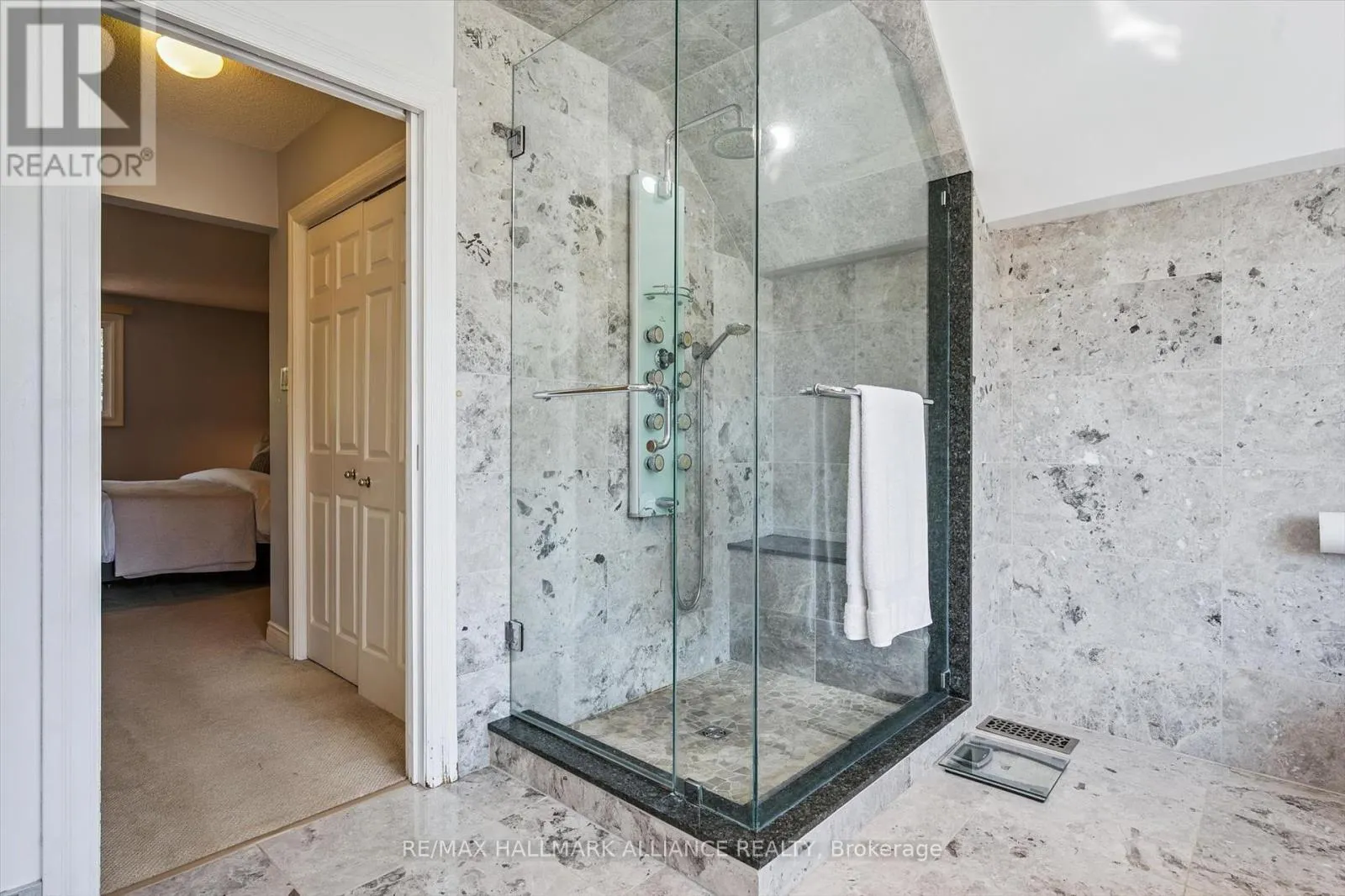 6 COACHMAN CRESCENT