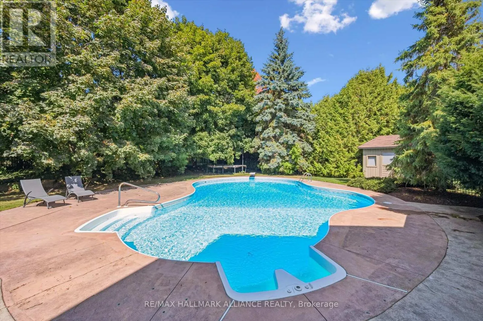 6 COACHMAN CRESCENT