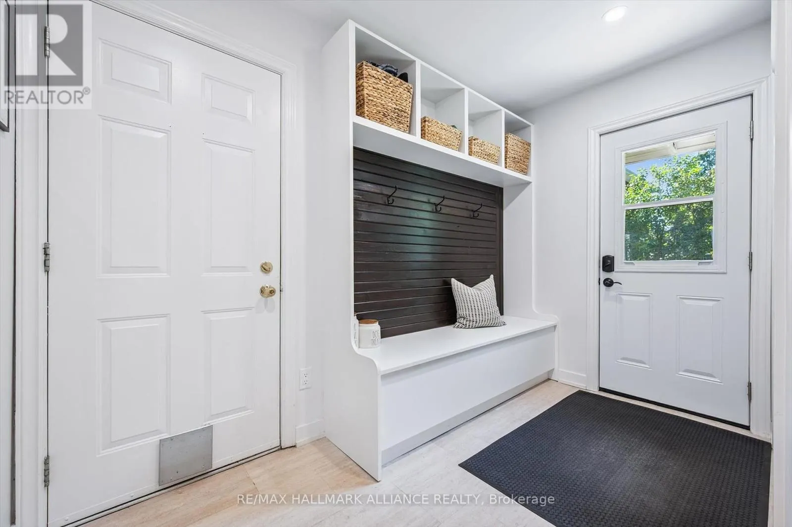 6 COACHMAN CRESCENT