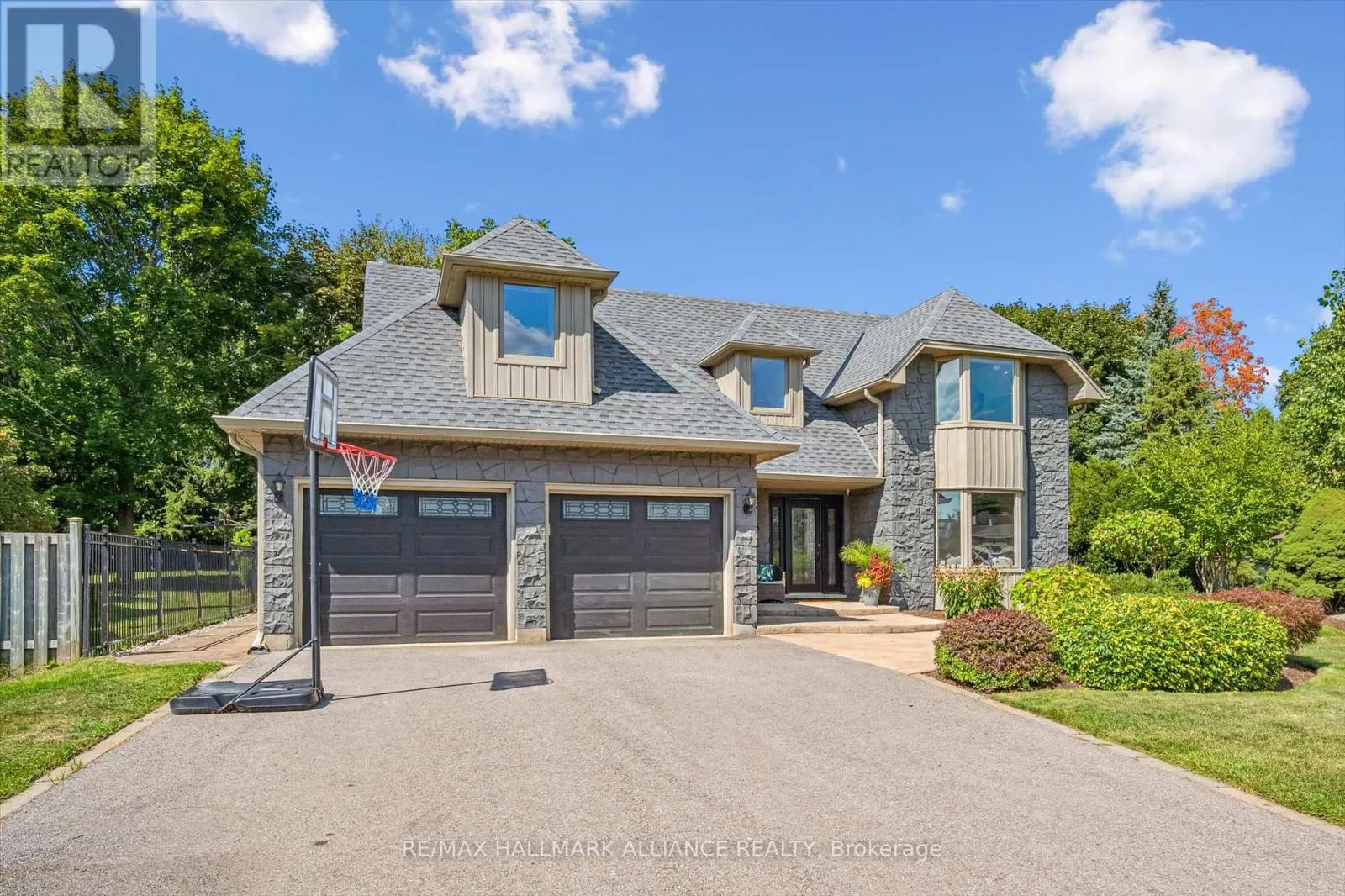6 COACHMAN CRESCENT