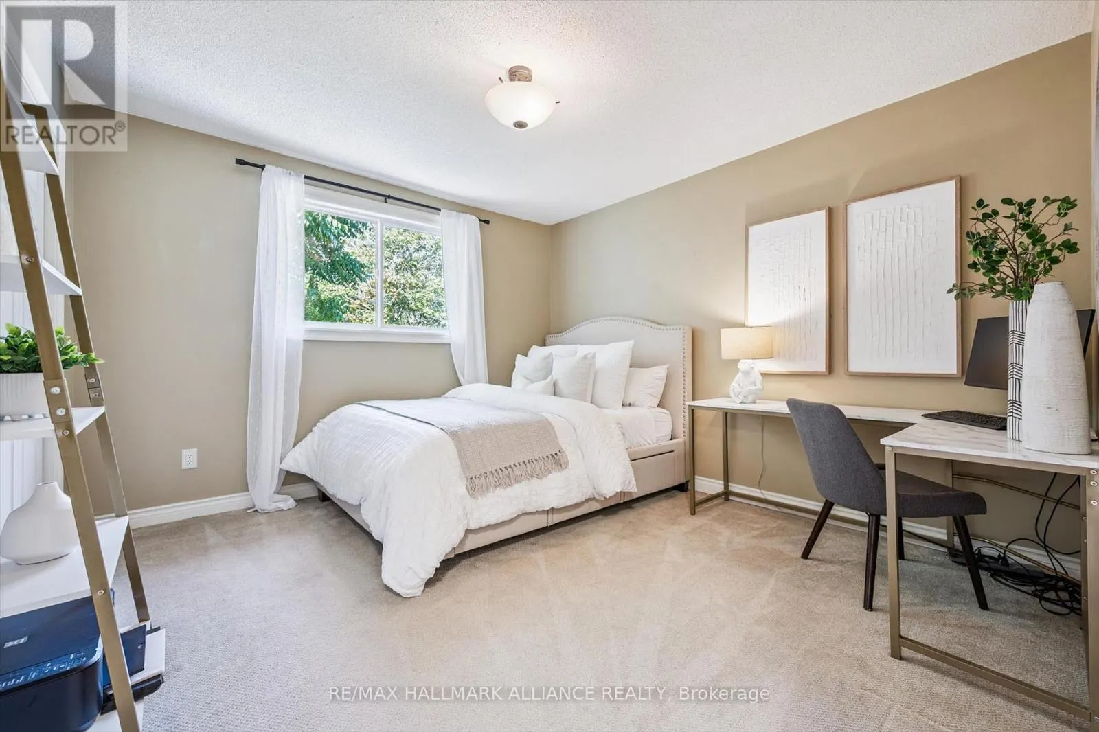 6 COACHMAN CRESCENT