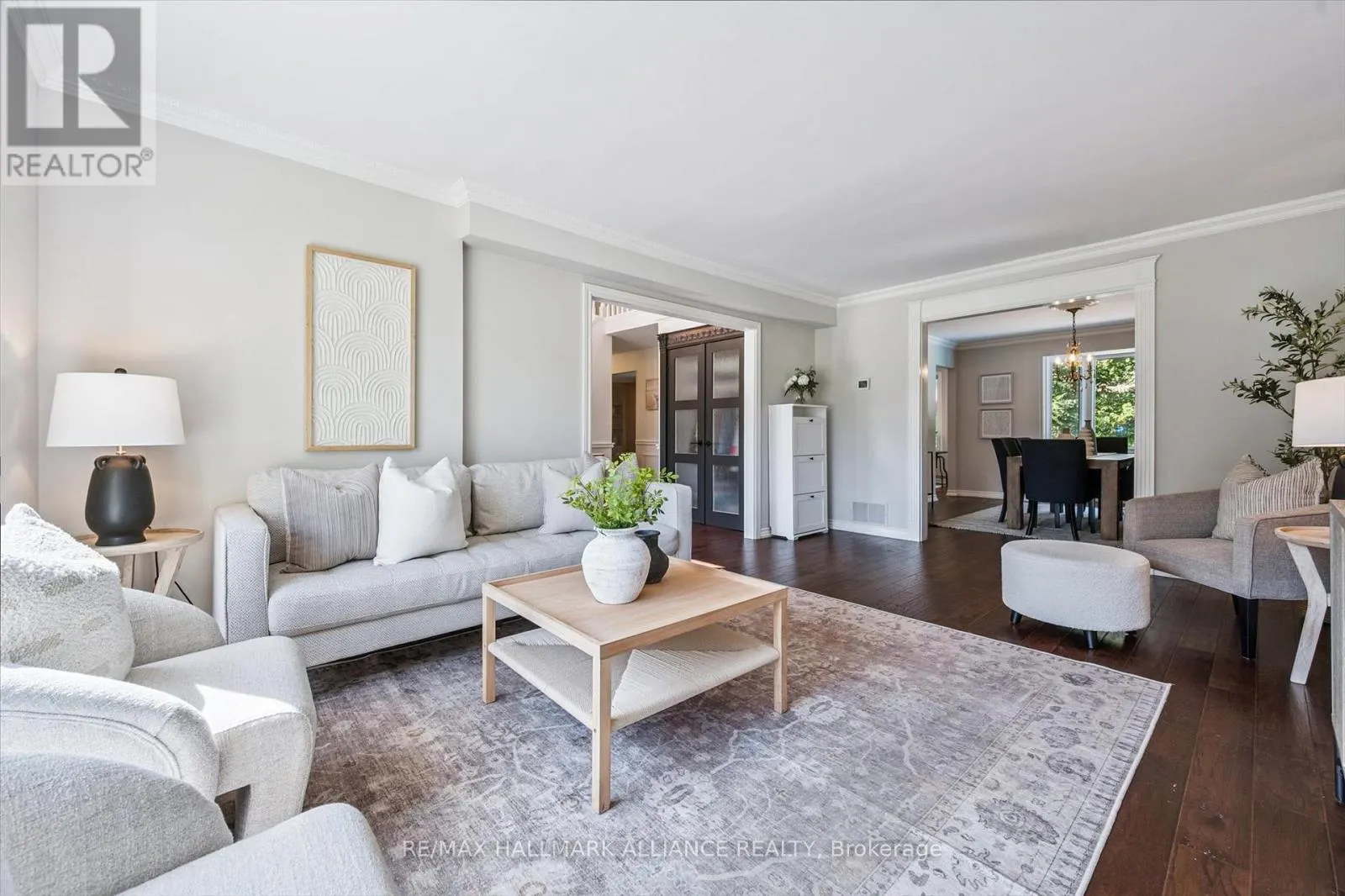 6 COACHMAN CRESCENT