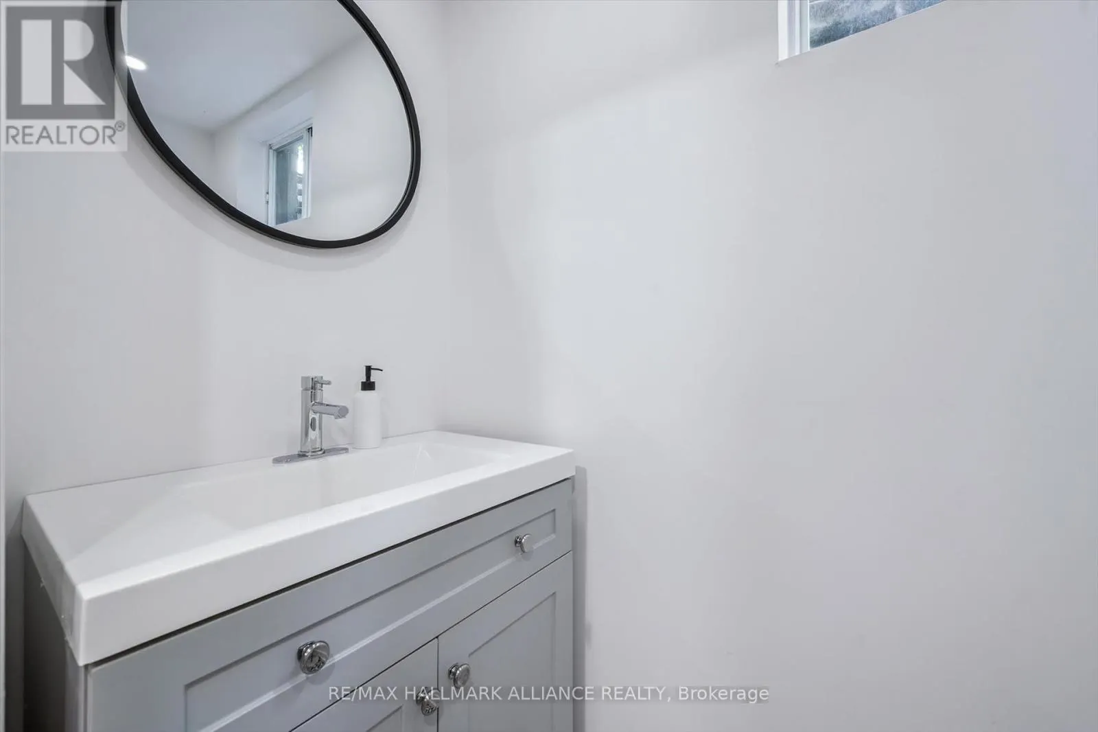 6 COACHMAN CRESCENT