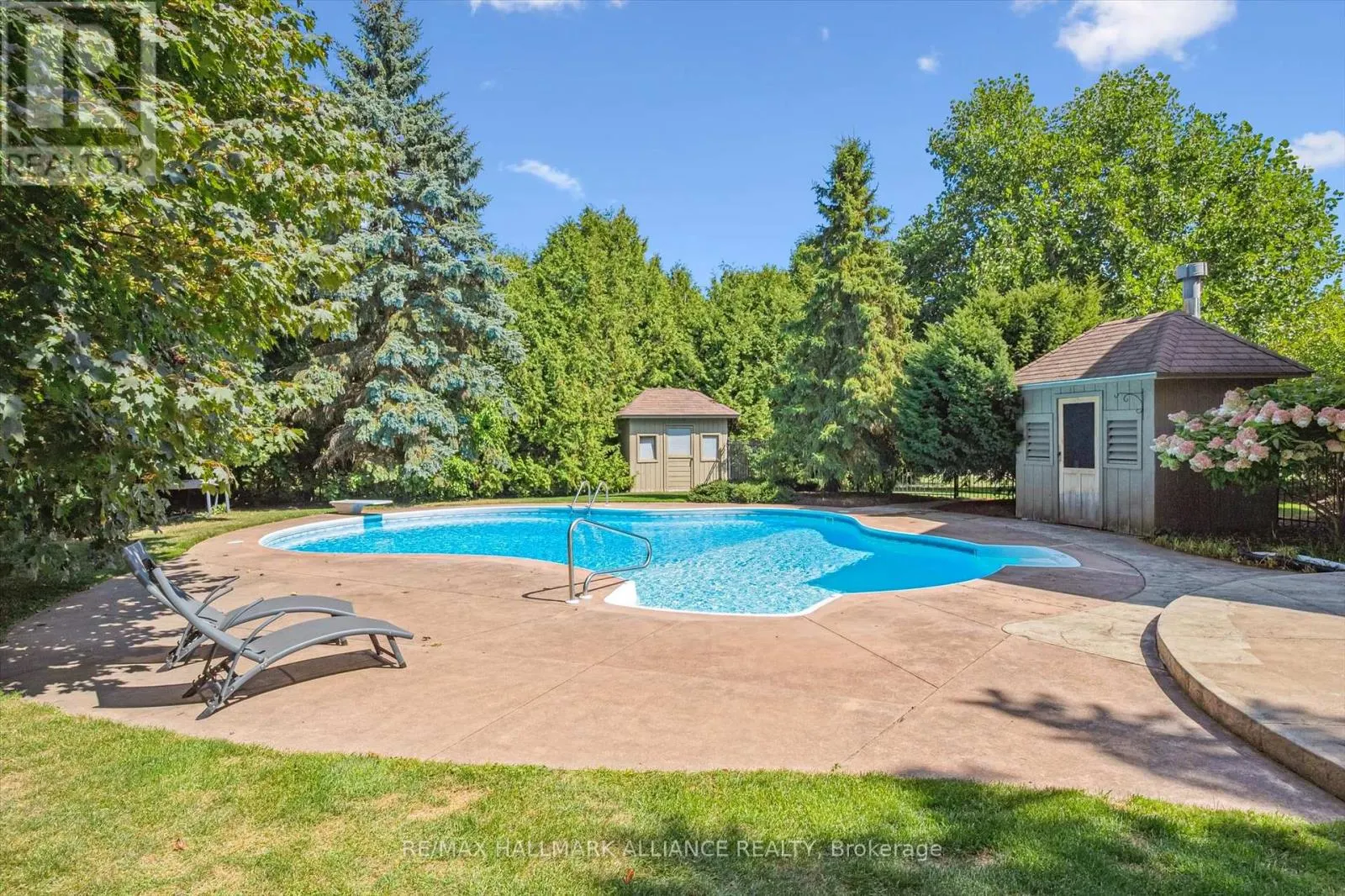 6 COACHMAN CRESCENT