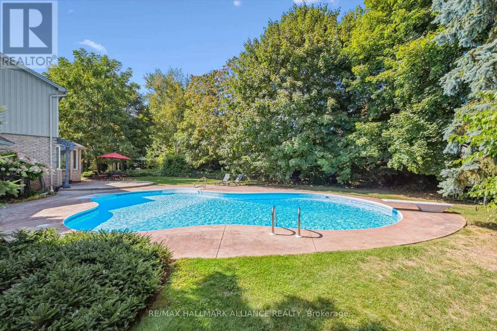 6 COACHMAN CRESCENT