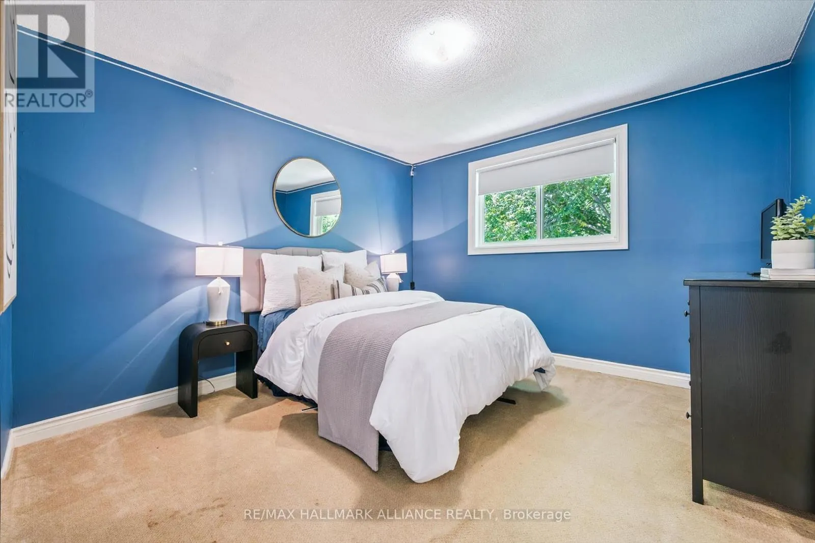 6 COACHMAN CRESCENT
