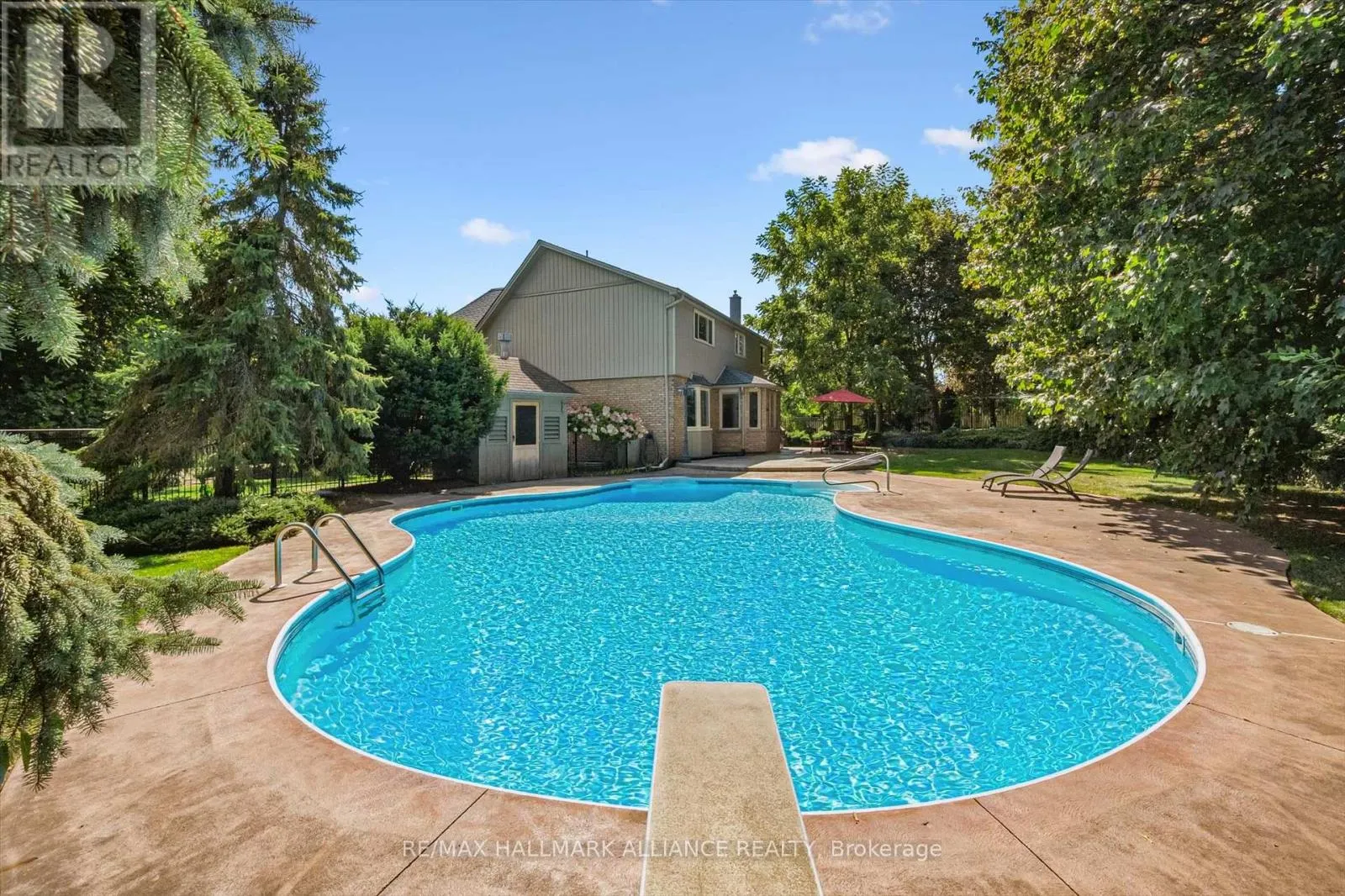 6 COACHMAN CRESCENT