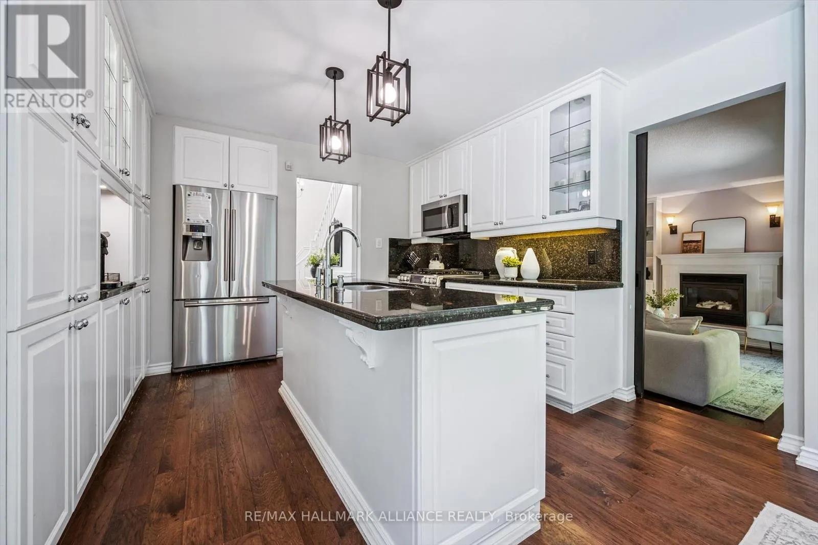 6 COACHMAN CRESCENT