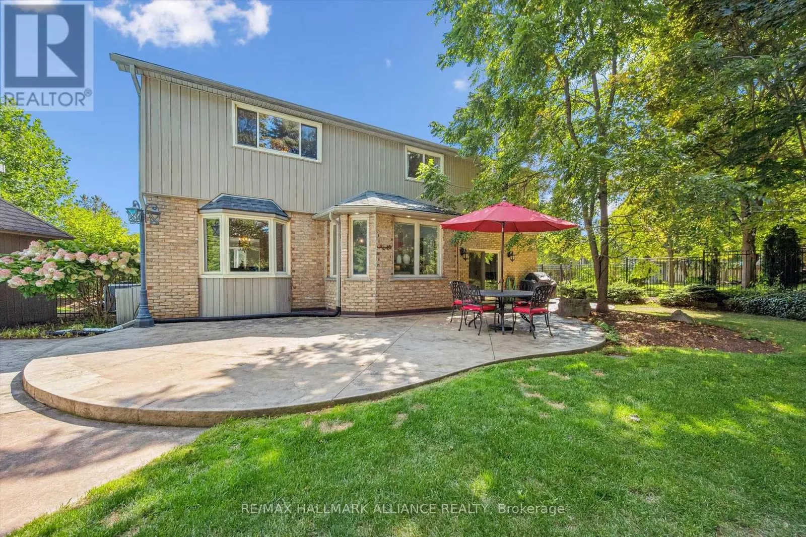 6 COACHMAN CRESCENT