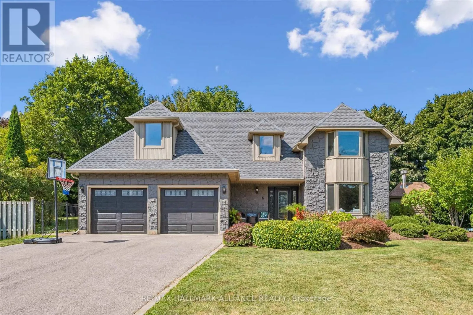 6 COACHMAN CRESCENT