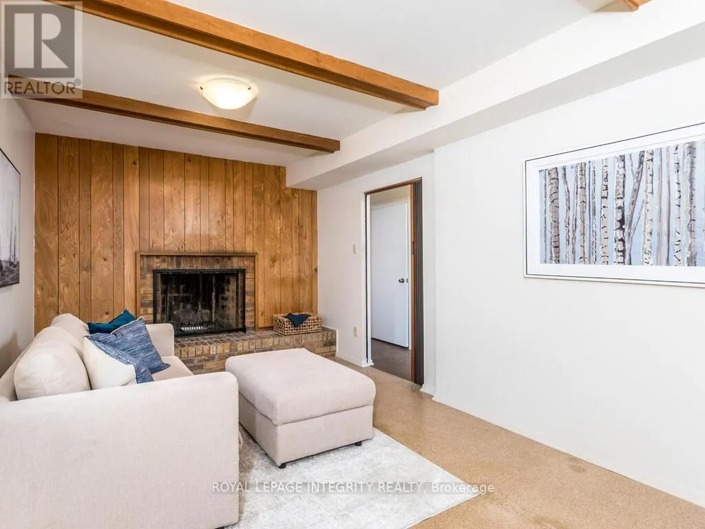 2150 DUTTON CRESCENT