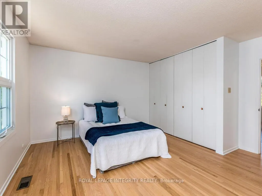 2150 DUTTON CRESCENT