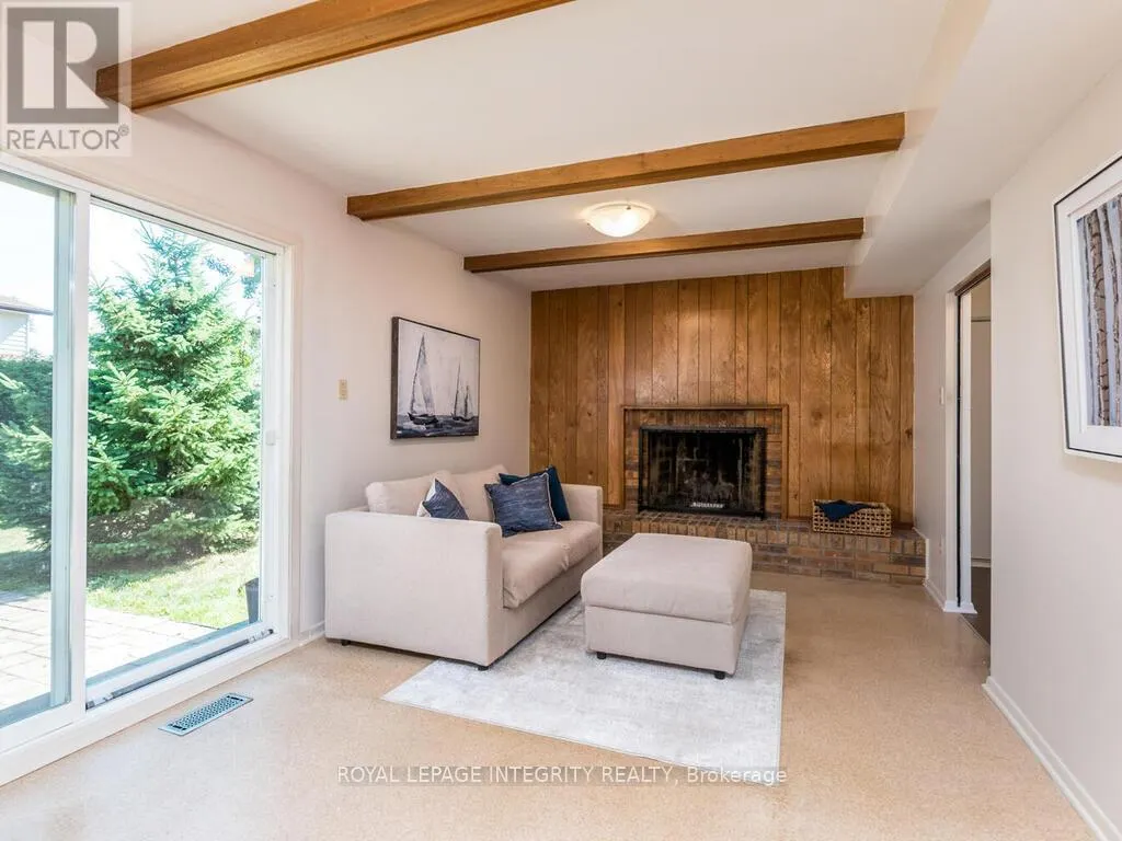2150 DUTTON CRESCENT