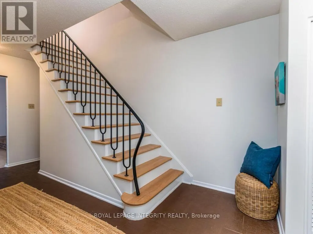 2150 DUTTON CRESCENT