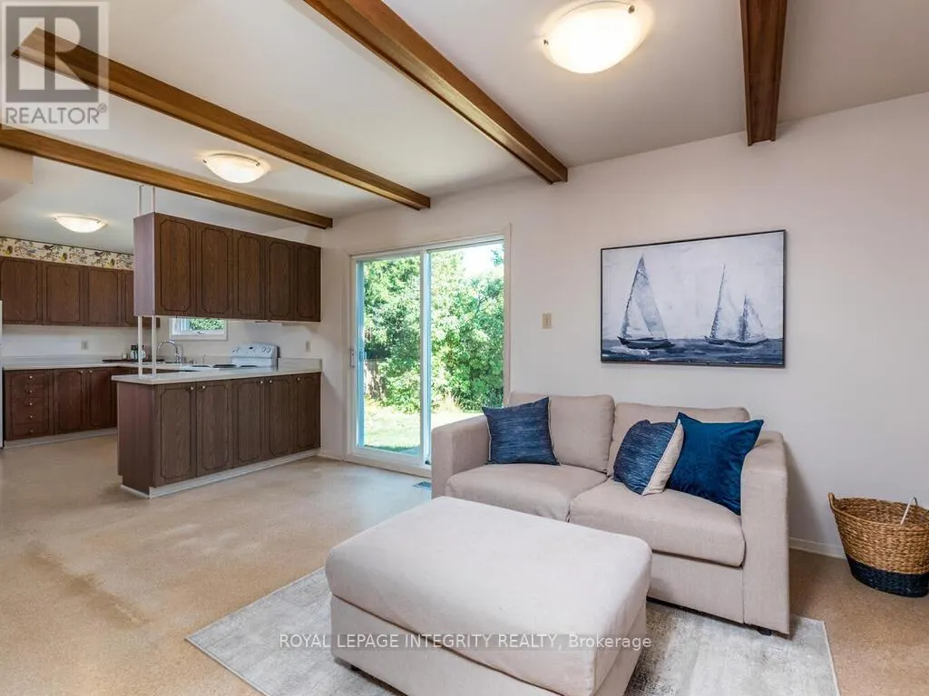 2150 DUTTON CRESCENT