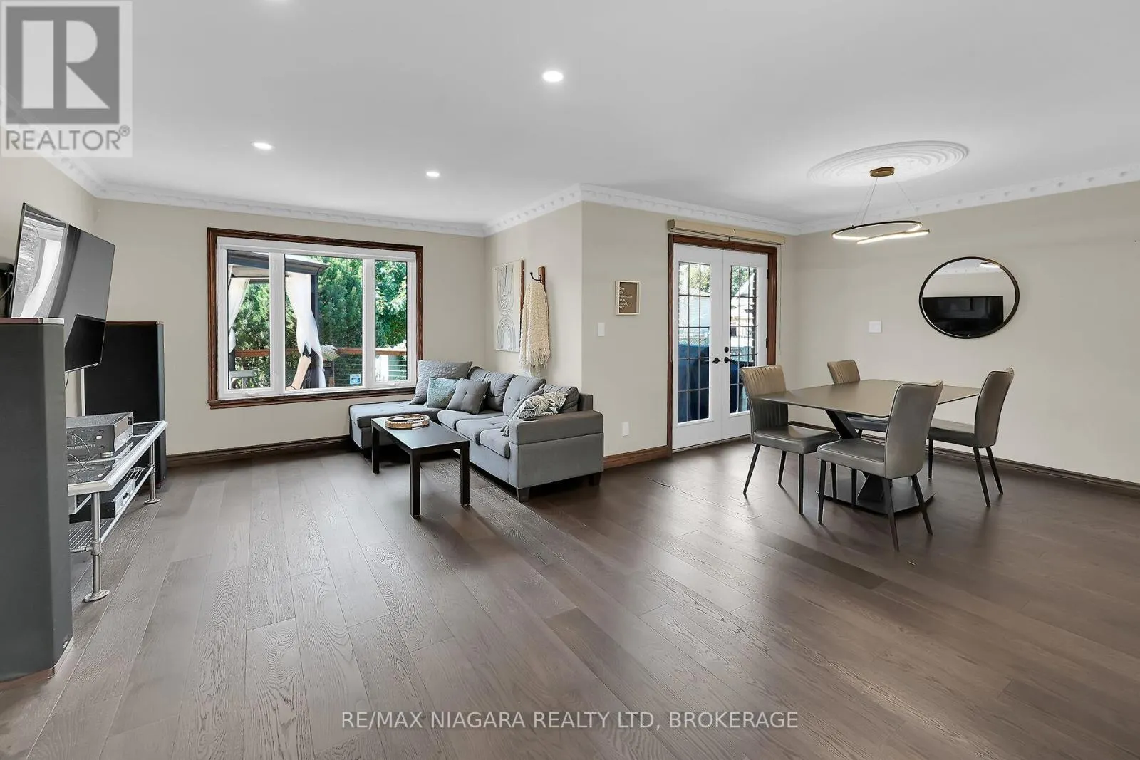 5 LUCERNE PLACE