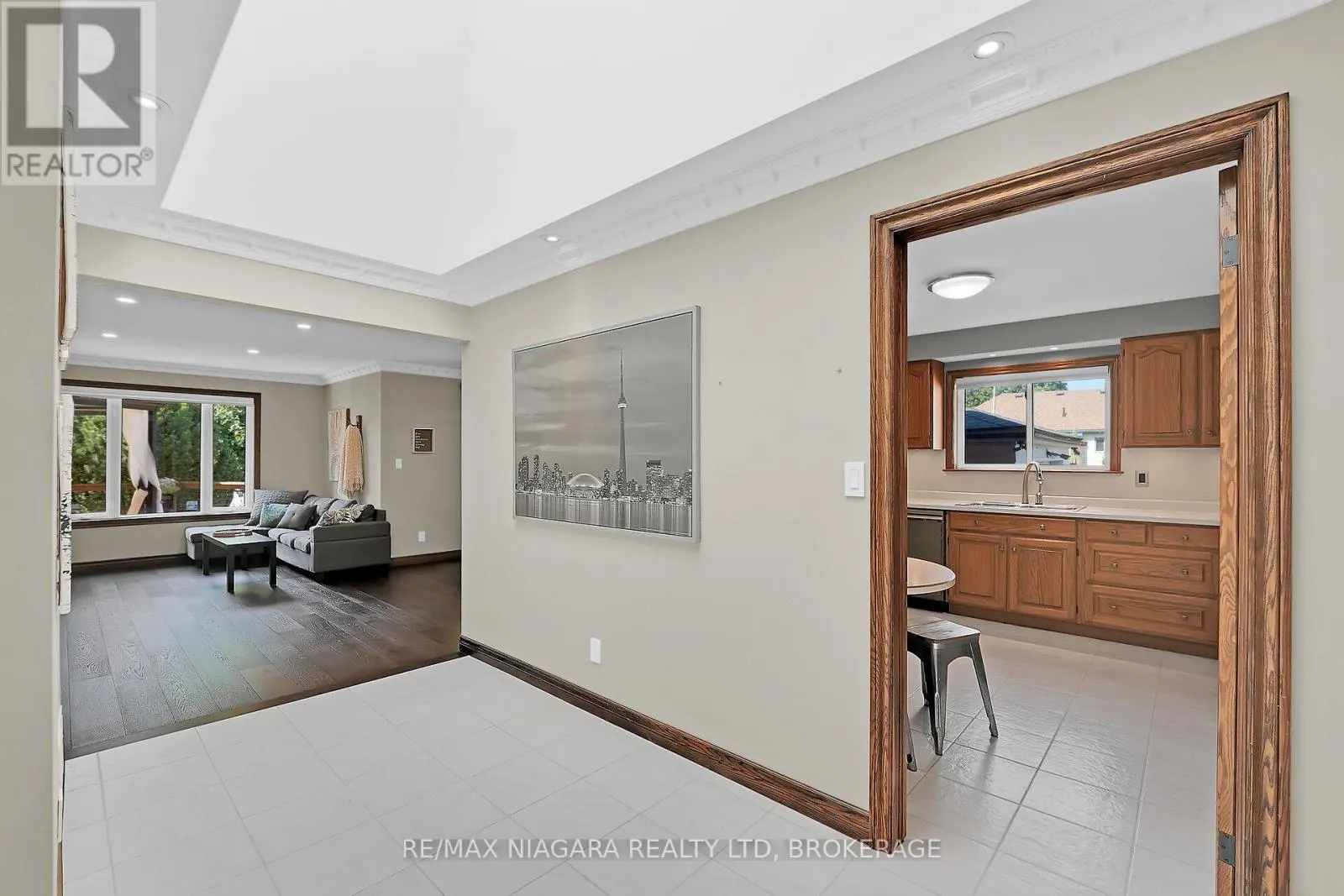5 LUCERNE PLACE