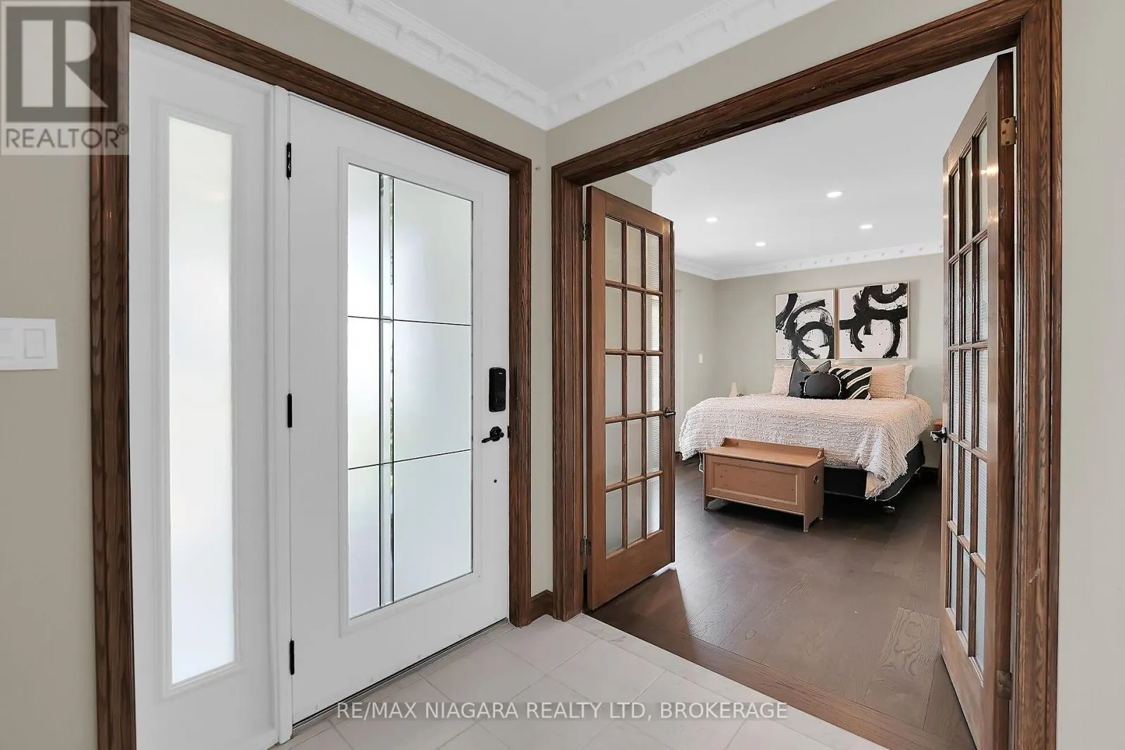 5 LUCERNE PLACE