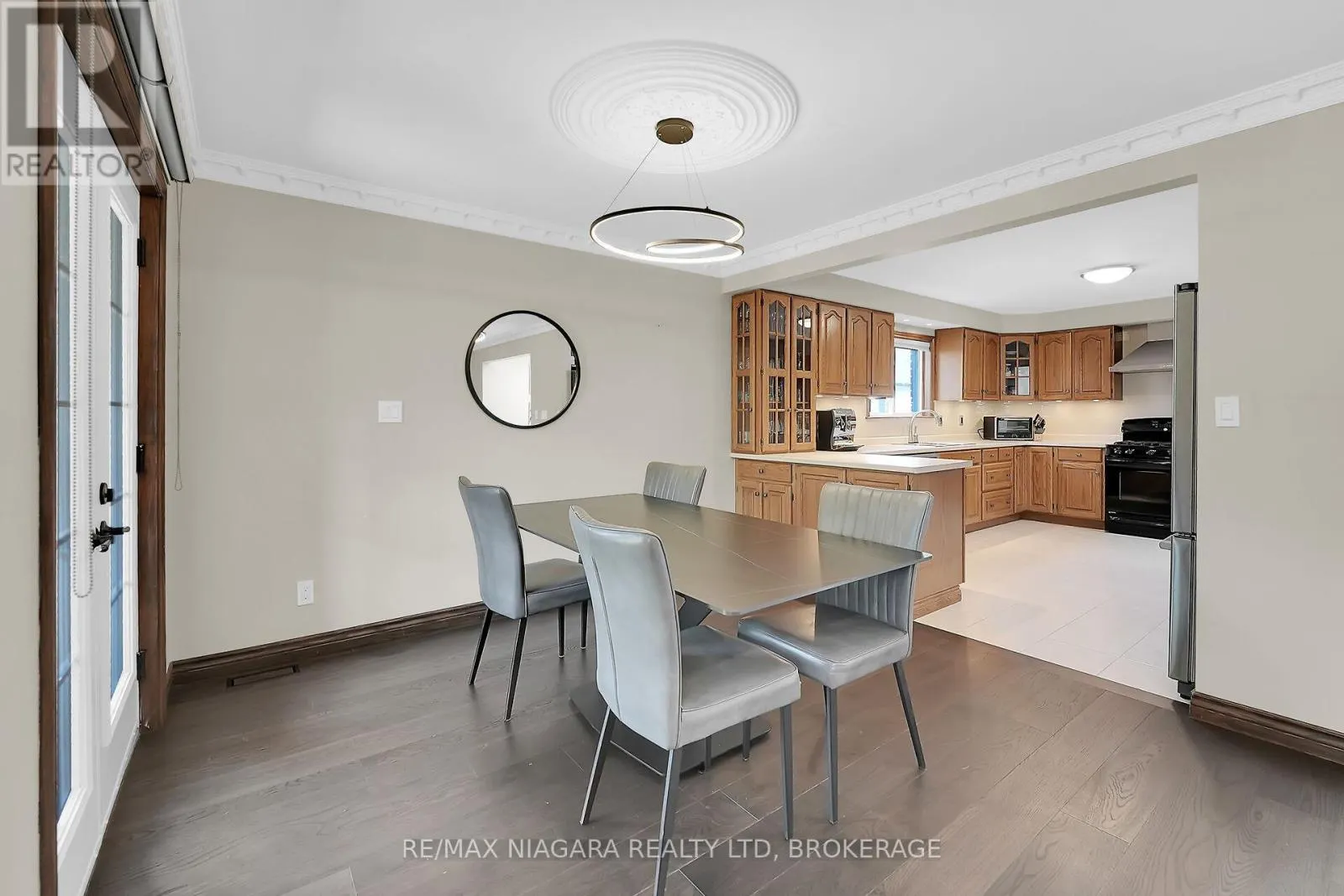 5 LUCERNE PLACE