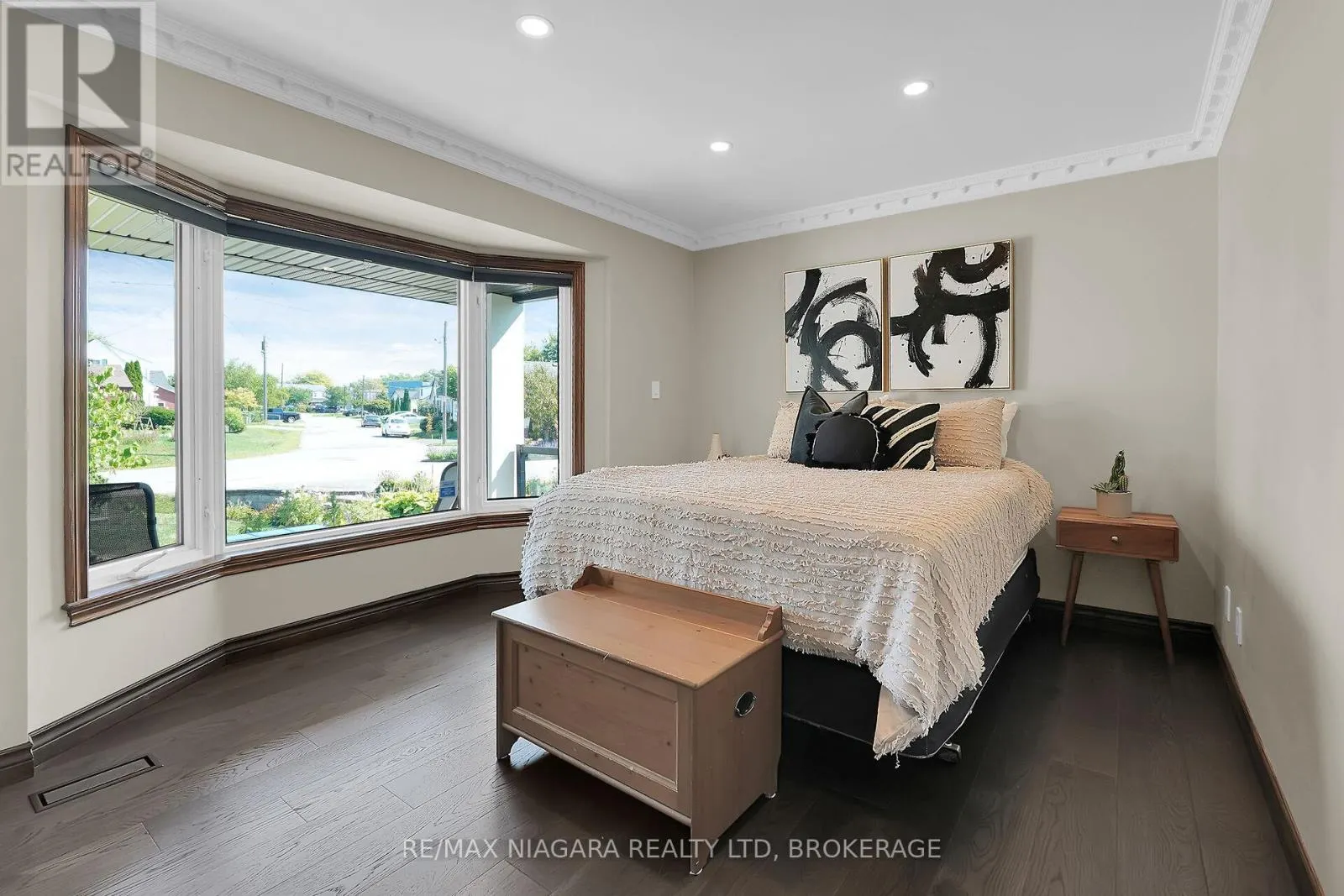 5 LUCERNE PLACE