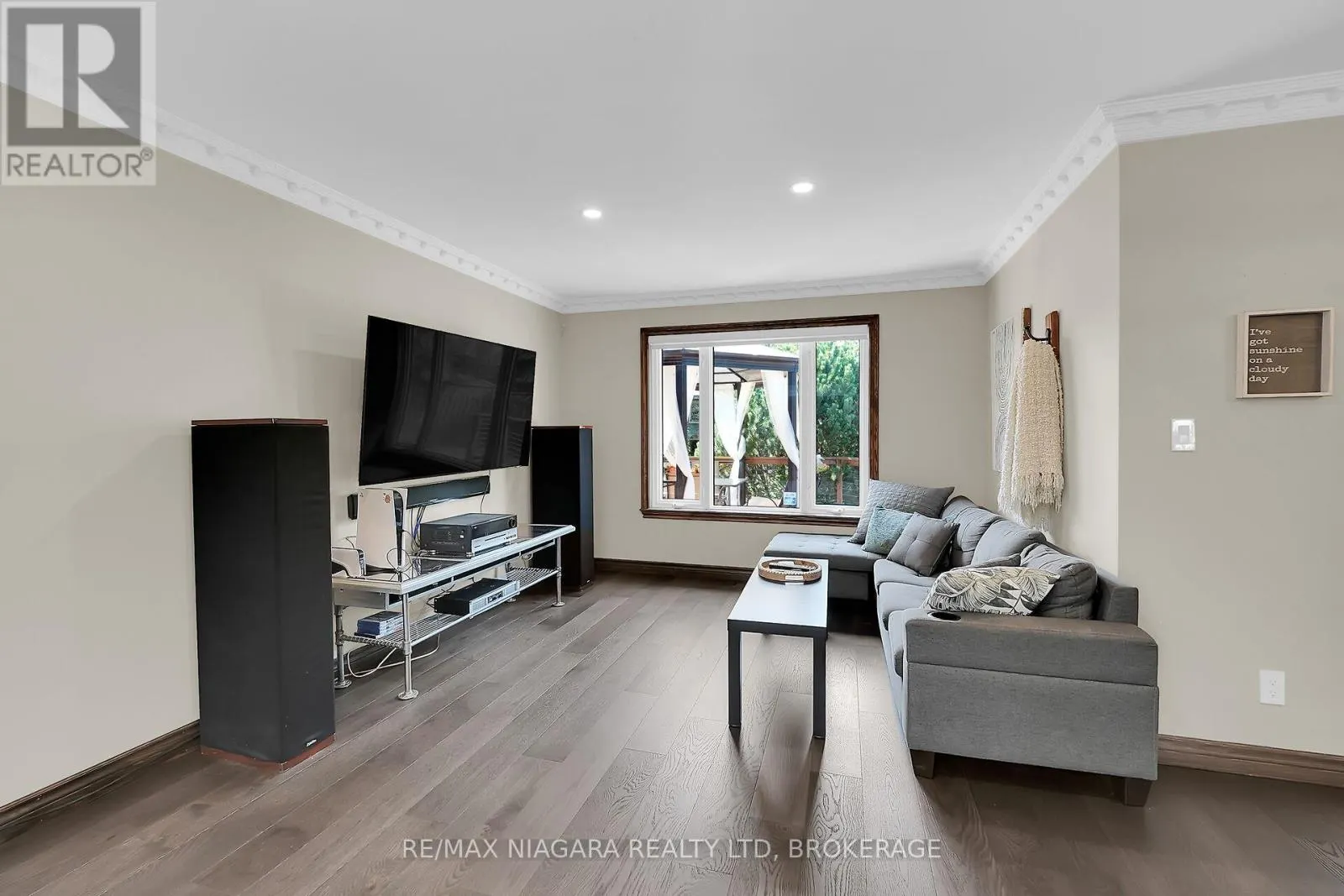 5 LUCERNE PLACE