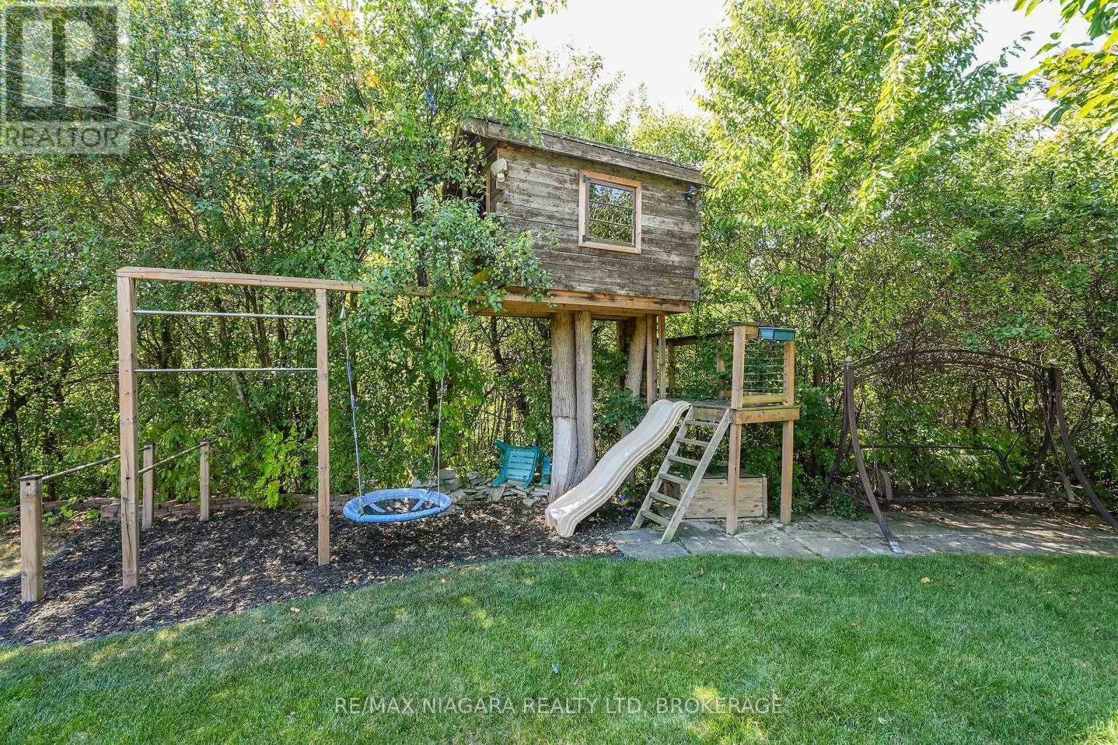 5 LUCERNE PLACE