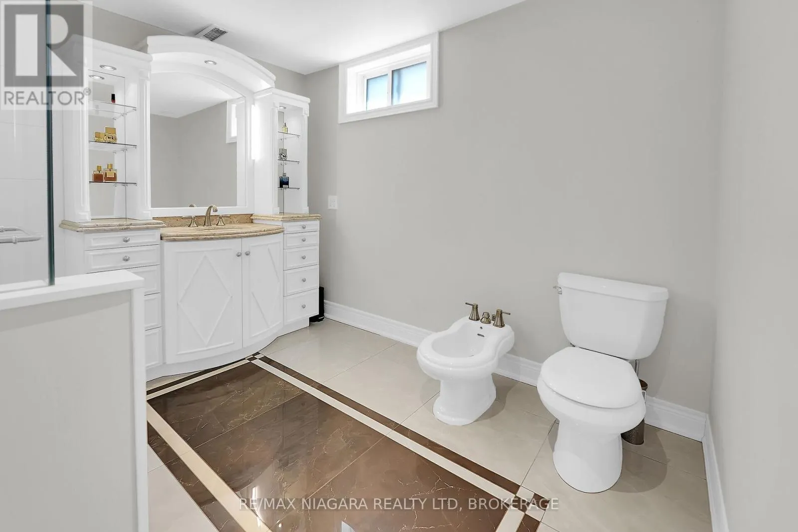 5 LUCERNE PLACE