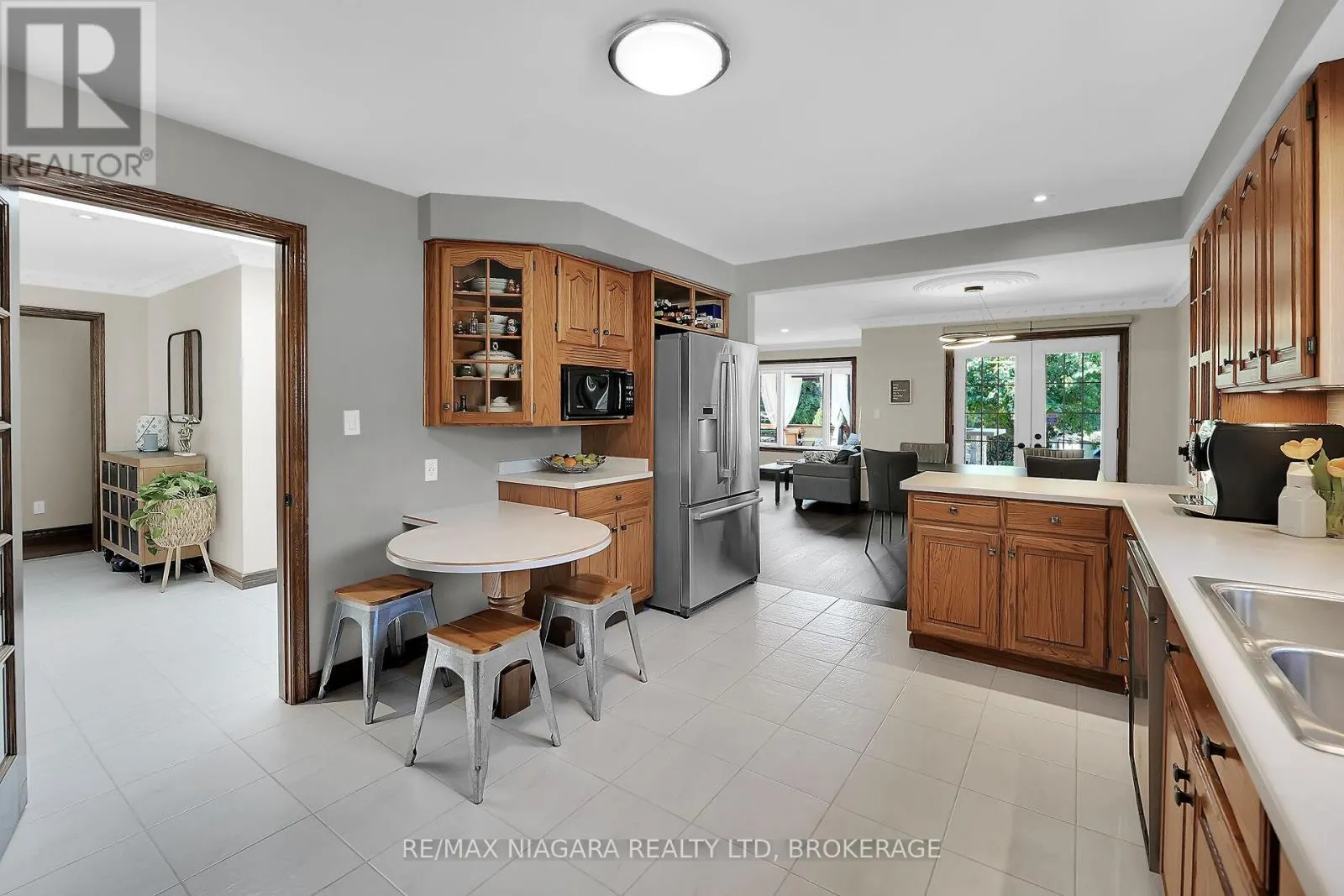 5 LUCERNE PLACE