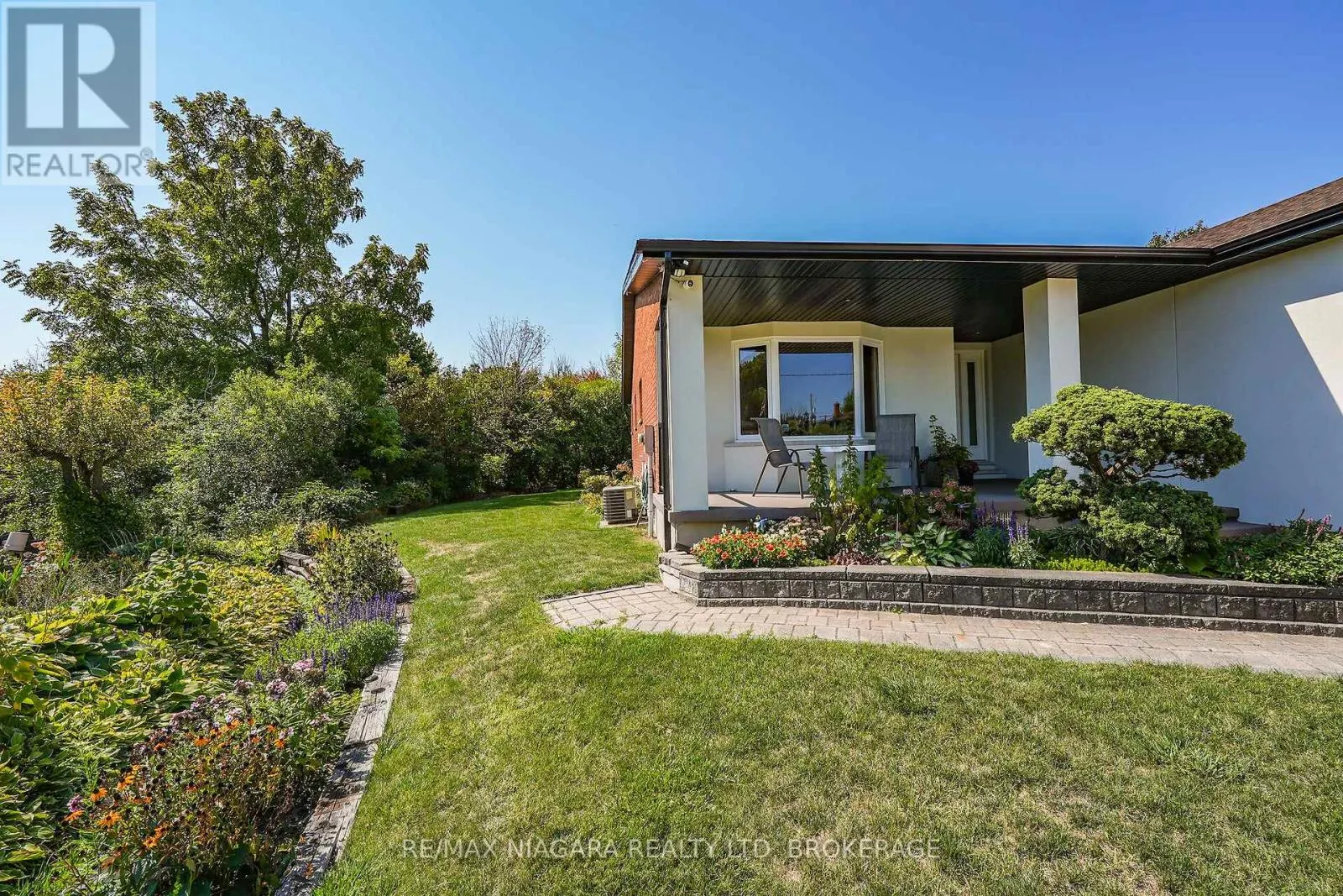 5 LUCERNE PLACE
