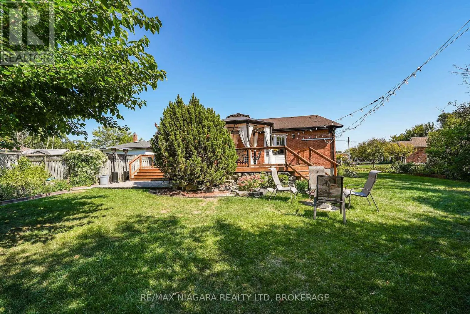 5 LUCERNE PLACE