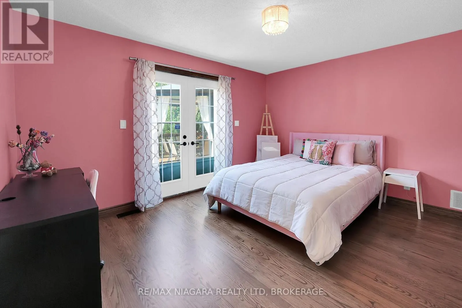 5 LUCERNE PLACE
