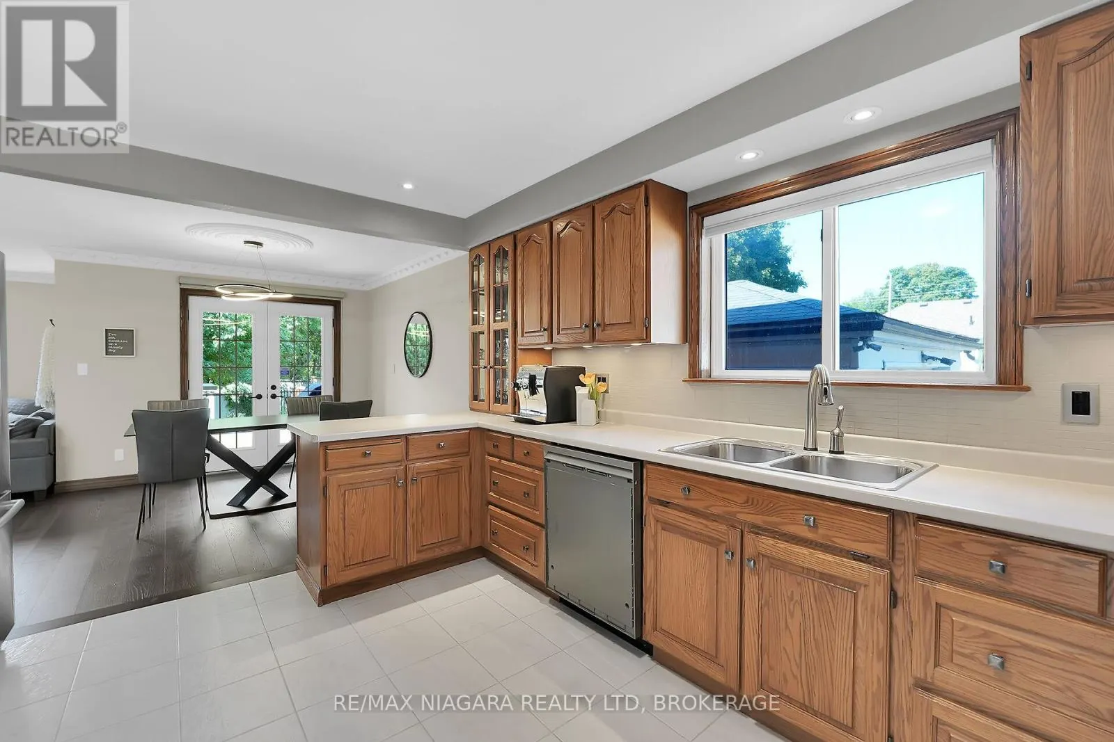 5 LUCERNE PLACE