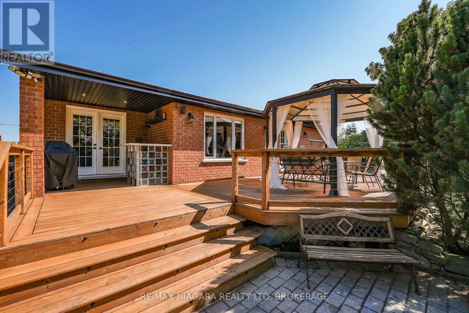 5 LUCERNE PLACE