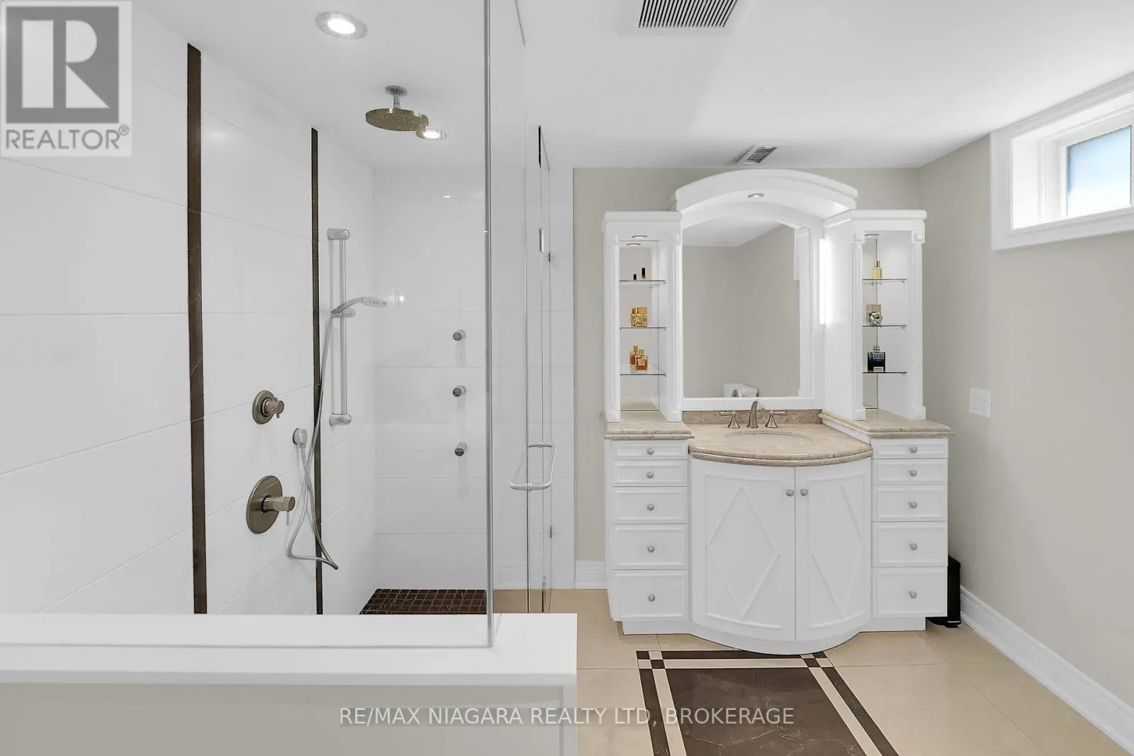 5 LUCERNE PLACE