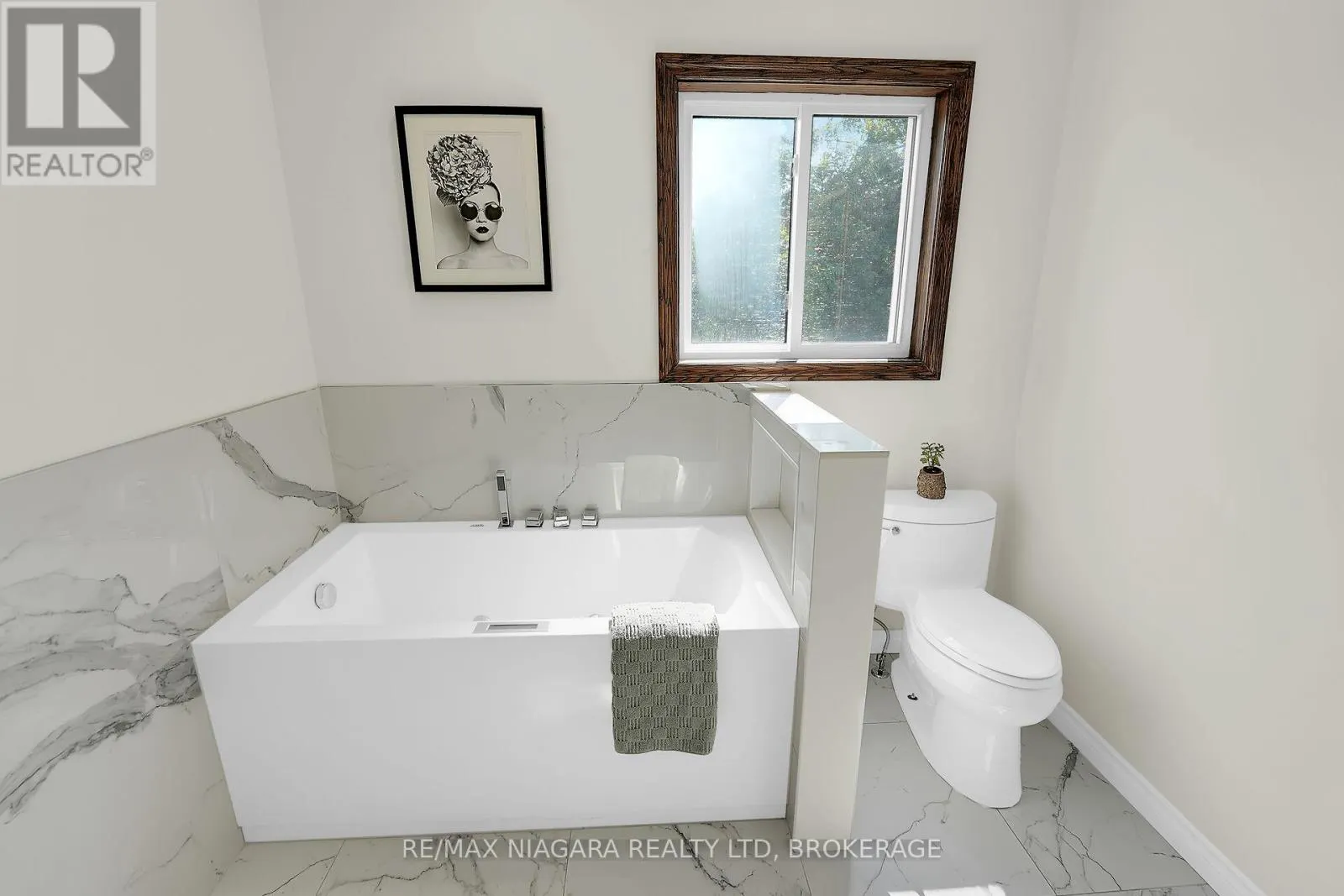 5 LUCERNE PLACE
