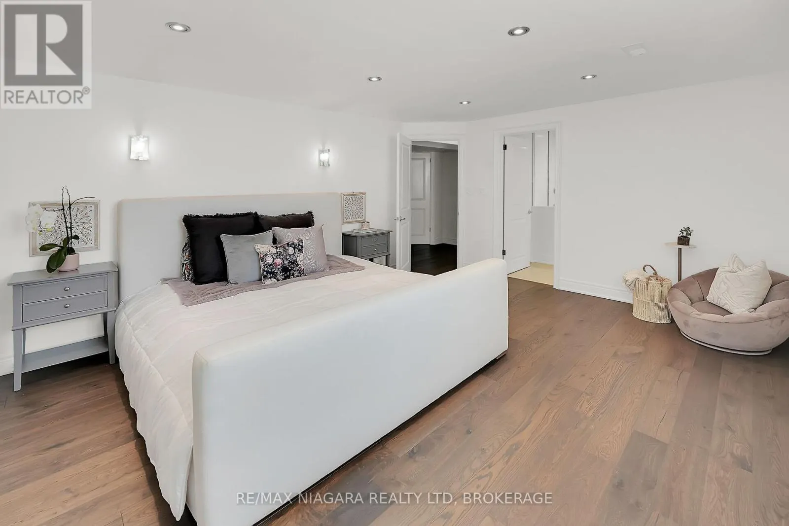 5 LUCERNE PLACE