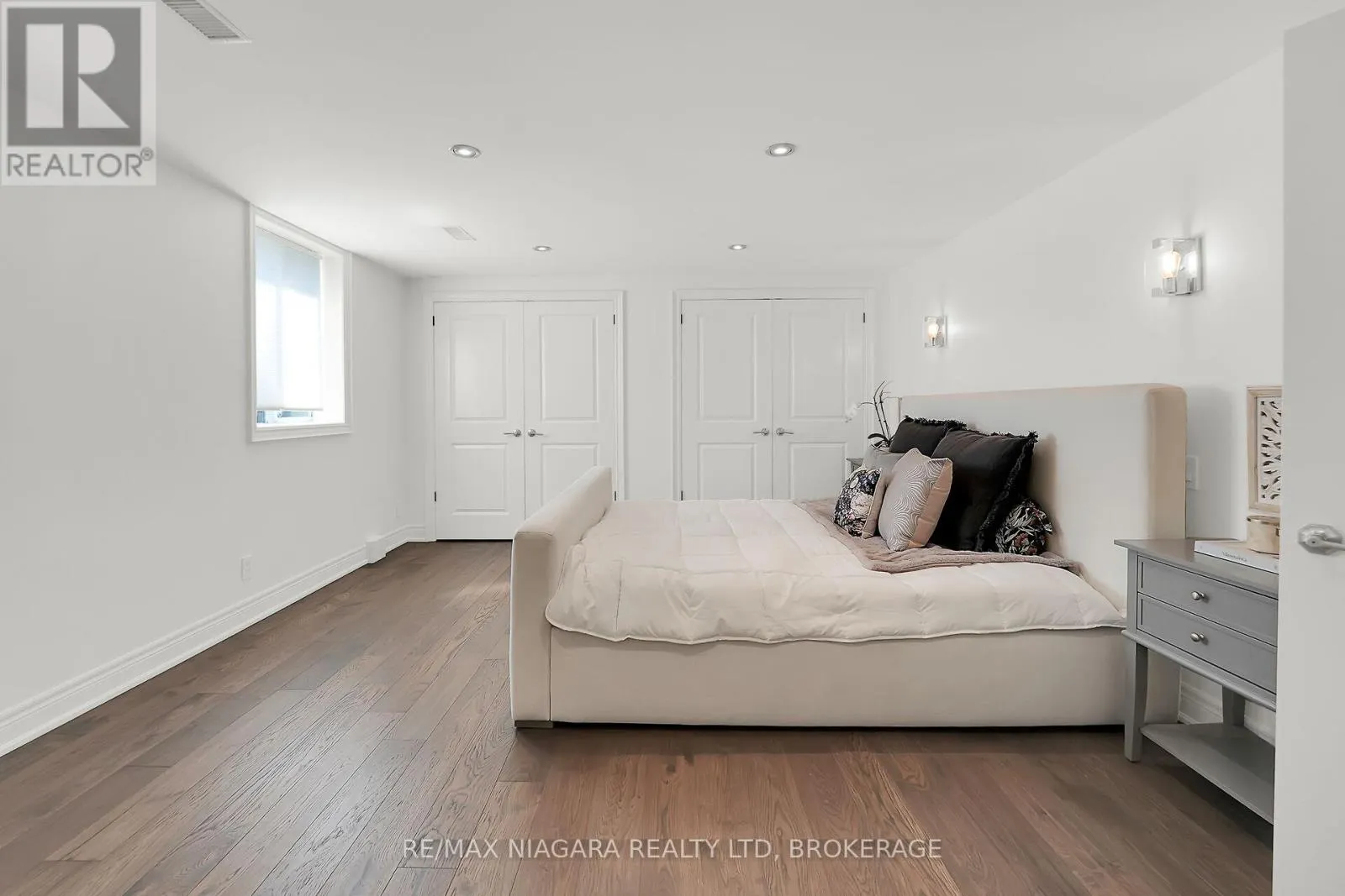 5 LUCERNE PLACE