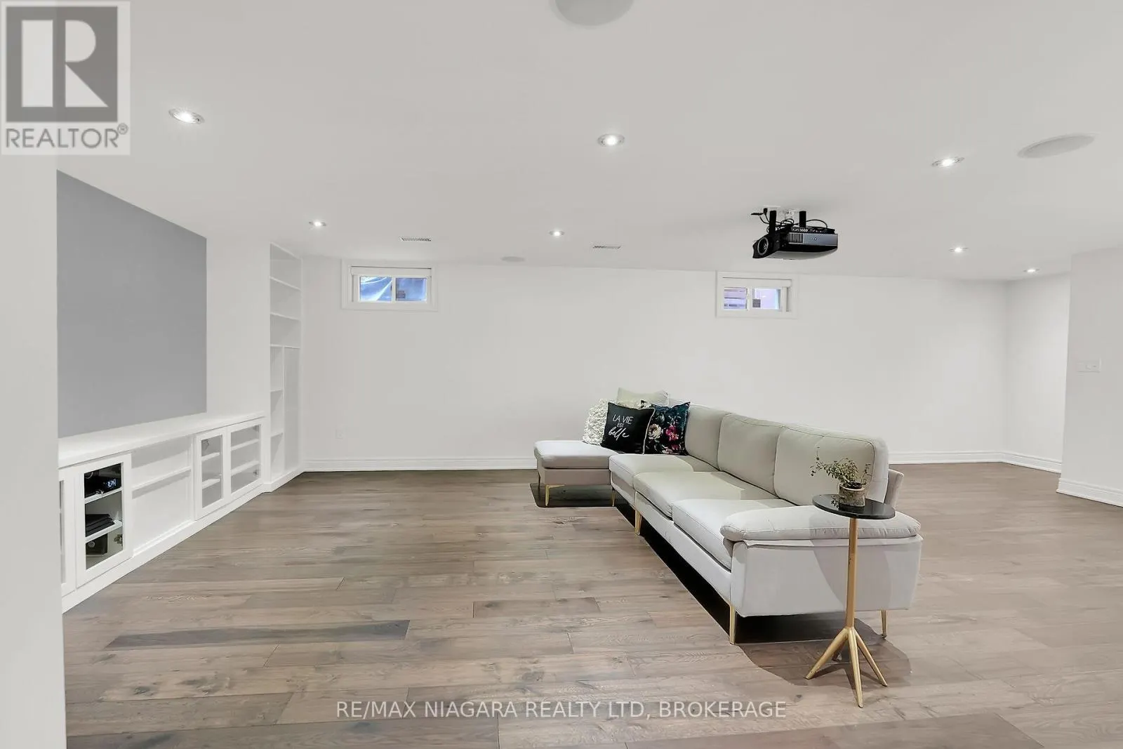 5 LUCERNE PLACE