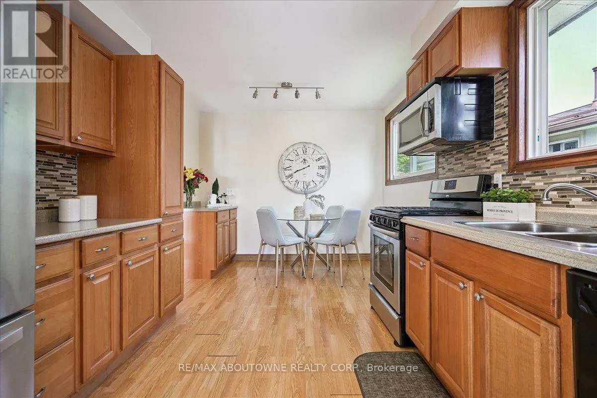 85 BIRCHCLIFFE CRESCENT