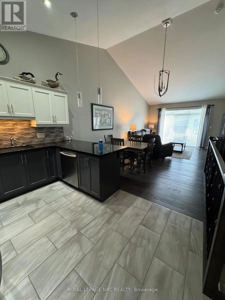 7 - 5490 PRINCE EDWARD AVENUE, #7
