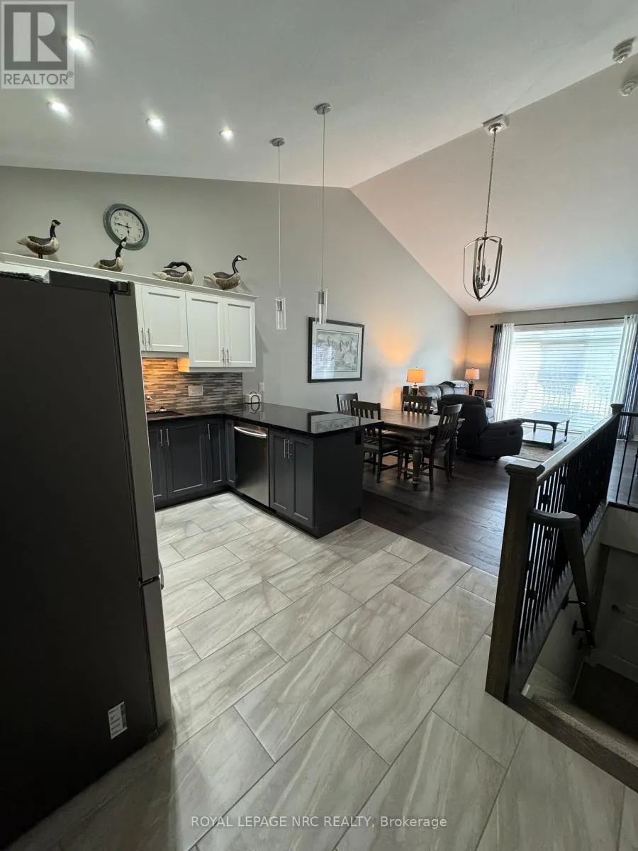 7 - 5490 PRINCE EDWARD AVENUE, #7