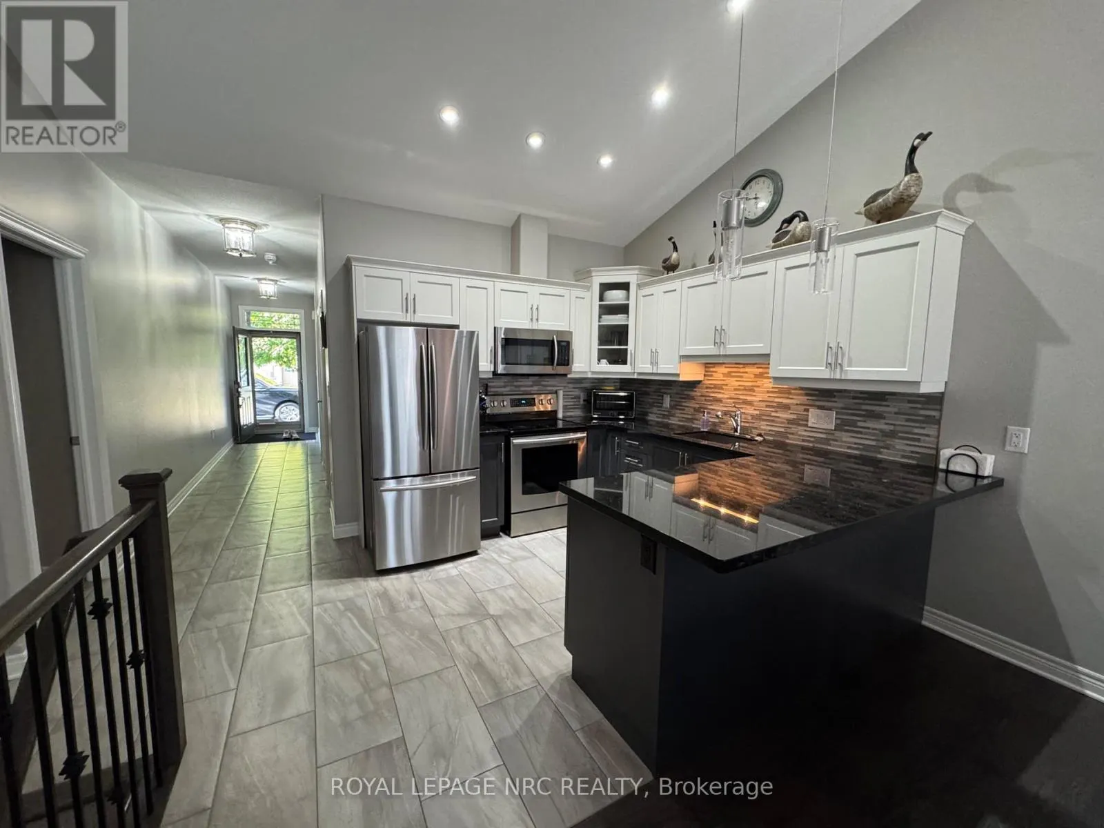 7 - 5490 PRINCE EDWARD AVENUE, #7